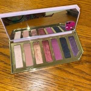Gently used toofaced dazzle dazzle berry eye shadow palette.